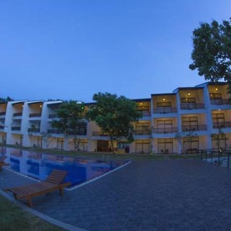 Grand Tamarind Lake Kataragama Bagian luar foto